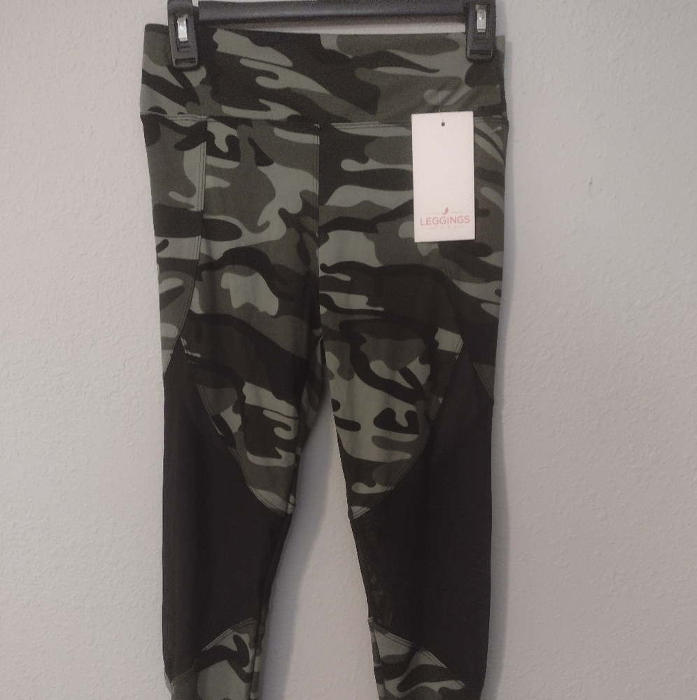 Leggings with mesh detail